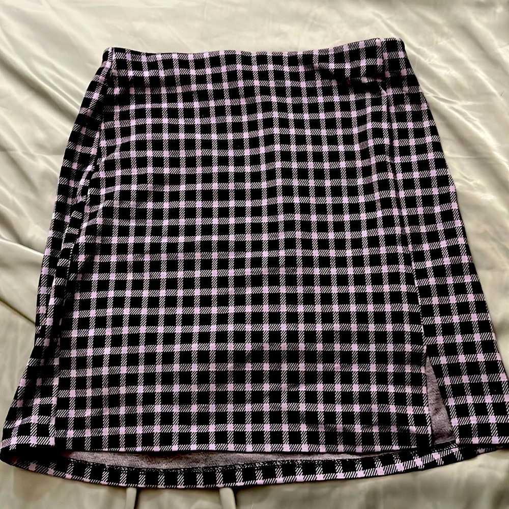 Plaid skirt with a slit